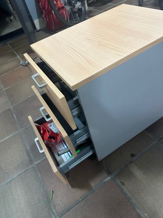 Cajonera auxiliar despacho madera y metal