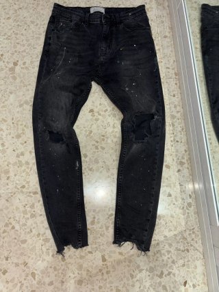 Pantalón vaquero negro desgastado chico