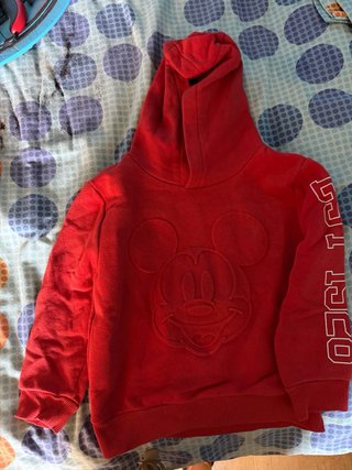 Sudadera Roja con Relieve de Mickey Mouse
