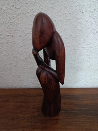 Figura El Pensador de Madera