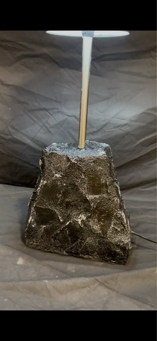 Lámpara de mesa piedra y tela
