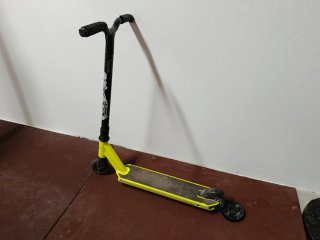 Patinete Freestyle Amarillo y Negro
