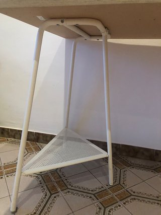 Mesa de escritorio con ruedas