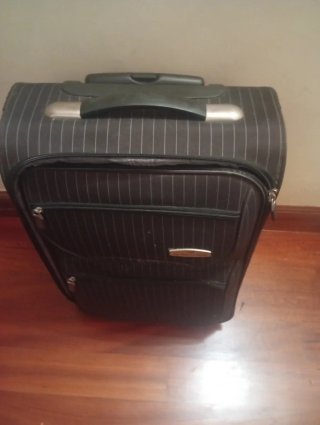 Maleta cabina negra y rayas