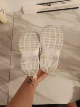 Zapatillas Nike Blancas y Plateadas