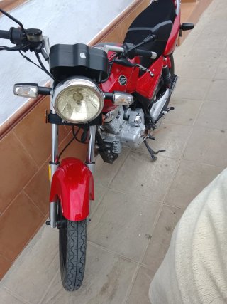 Moto Keeway Speed Roja