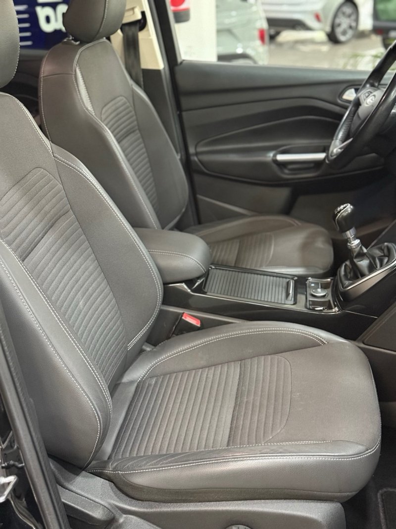 Ford Kuga 2.0 TDCi Titanium 4x2 / S&S 2017, foto 14
