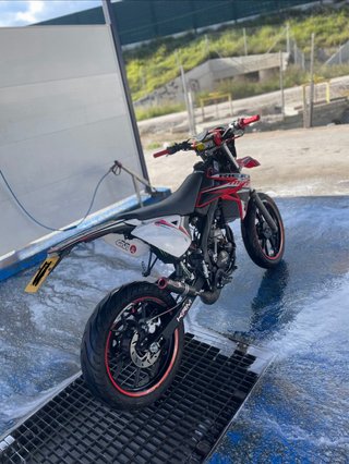 Rieju MRT 49cc Supermotard Roja y Negra