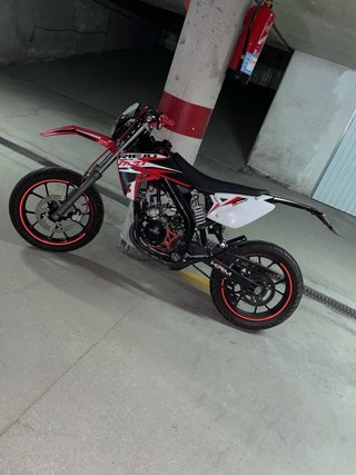 Rieju MRT 49cc Supermotard Roja y Negra