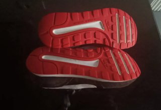 Zapatillas Nike Negras y Rojas