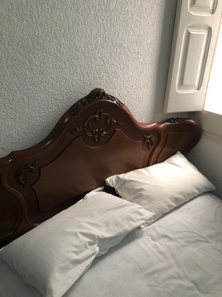 Cama de Matrimonio con Cabezal de Madera