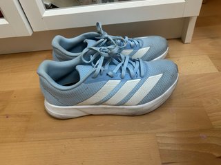 Zapatillas running Adidas azules y blancas