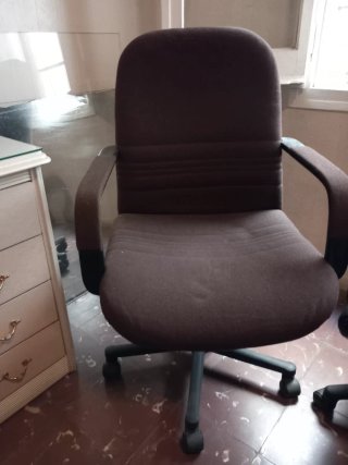 Silla de oficina marrón