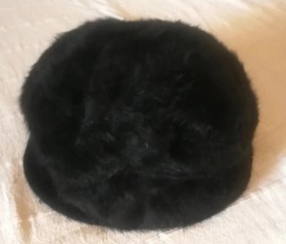 Gorro negro tipo cloche
