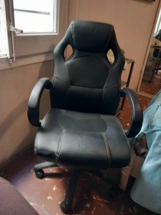 Silla de oficina ergonómica negra