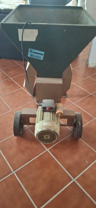 Máquina Peladora de Almendras Felipe Borrás