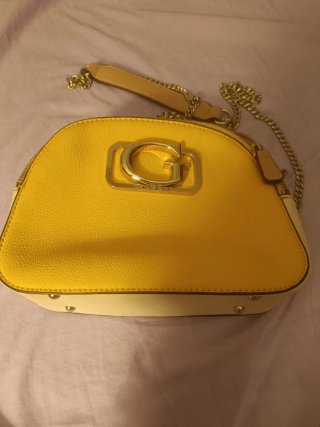 Bolso Guess amarillo y blanco