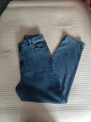 Pantalón vaquero. 43 cm de cintura 100cm largo
