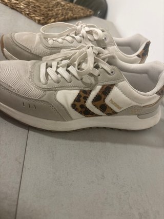 Zapatillas Hummel leopardo beige