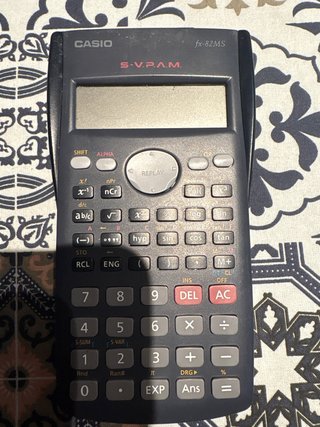 Calculadora Científica Casio fx-82MS