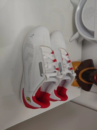 Deportivas Puma Ferrari Blancas y Rojas