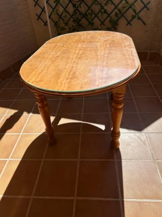Mesa de Madera con Sobre de Cristal