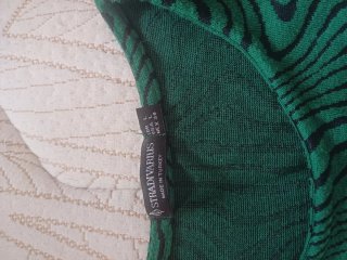Jersey étnico ajustado verde y negro