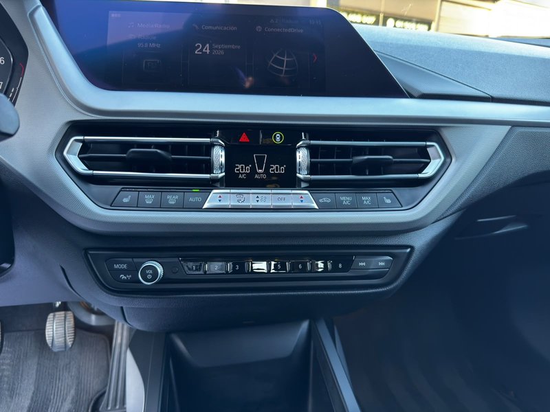 BMW Serie 1 2019, foto 18