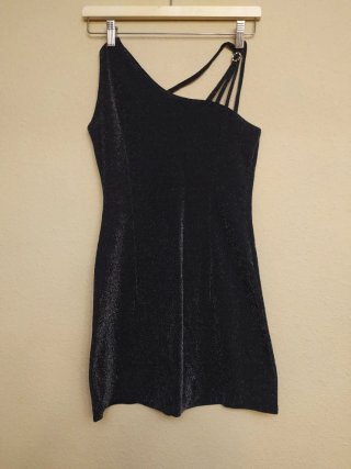 Vestido negro brillante fiesta