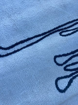 Alfombra con diseño abstracto