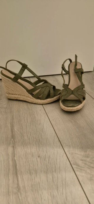 Sandalias de cuña verde