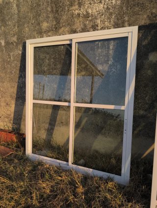 Lote de ventanas correderas blancas
