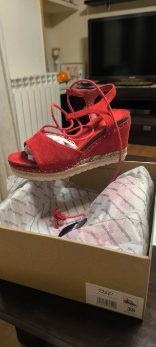 Sandalias de cuña rojas Refresh Talla 38