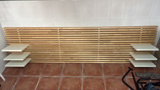 Cabecero Ikea de listones con mesitas