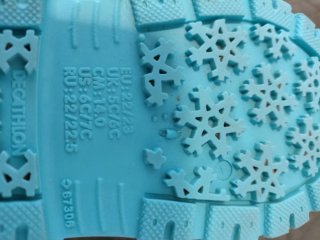Mono de Nieve. Guantes. Botas