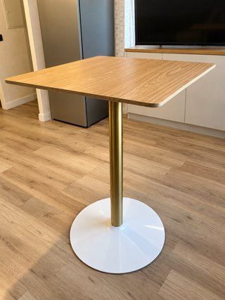 Mesa alta Sklum madera y metal