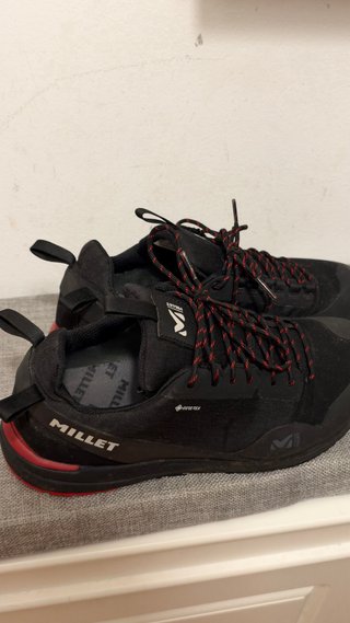 Zapatillas Millet Gore-Tex Negras y Rojas