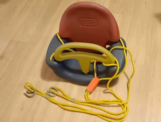 Columpio infantil con volante y cuerdas