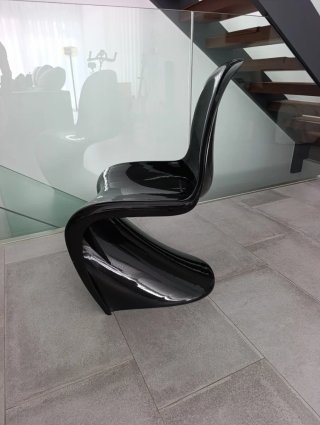 Silla de Diseño Negra