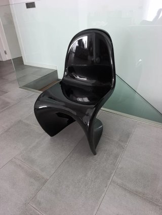 Silla de Diseño Negra