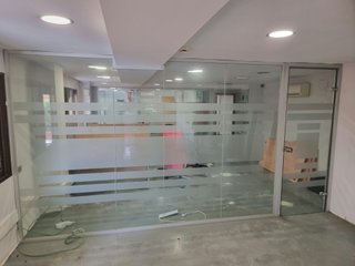 Mampara de oficina cristal