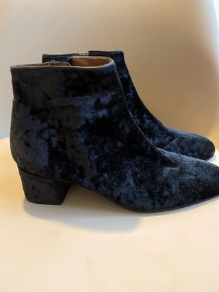 Botines de terciopelo negro