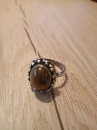 Anillo de Plata con Piedra Marrón