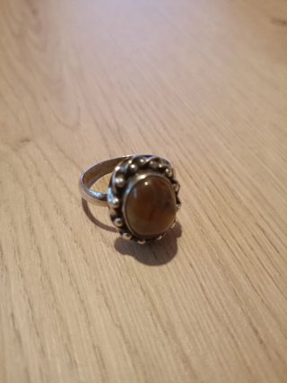 Anillo de Plata con Piedra Marrón