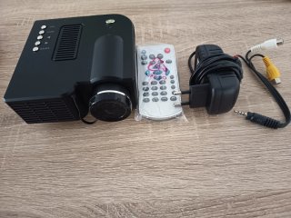 Proyector LED con Entradas USB y SD