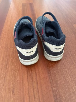 Zapatos Geox niño azul y rojo talla 39