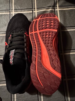 Zapatillas Nike Negras y Rojas