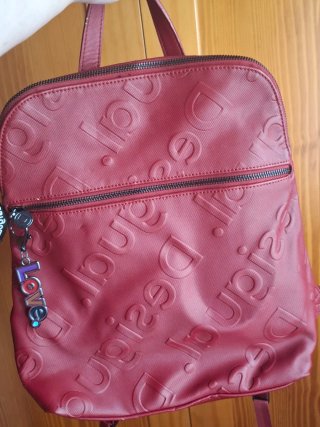 Mochila Desigual Roja con Charm LOVE