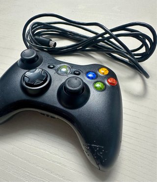 Xbox 360 Elite nera con controller