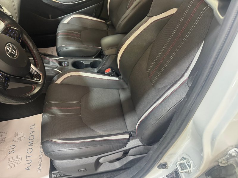 Toyota Auris 2021, foto 18